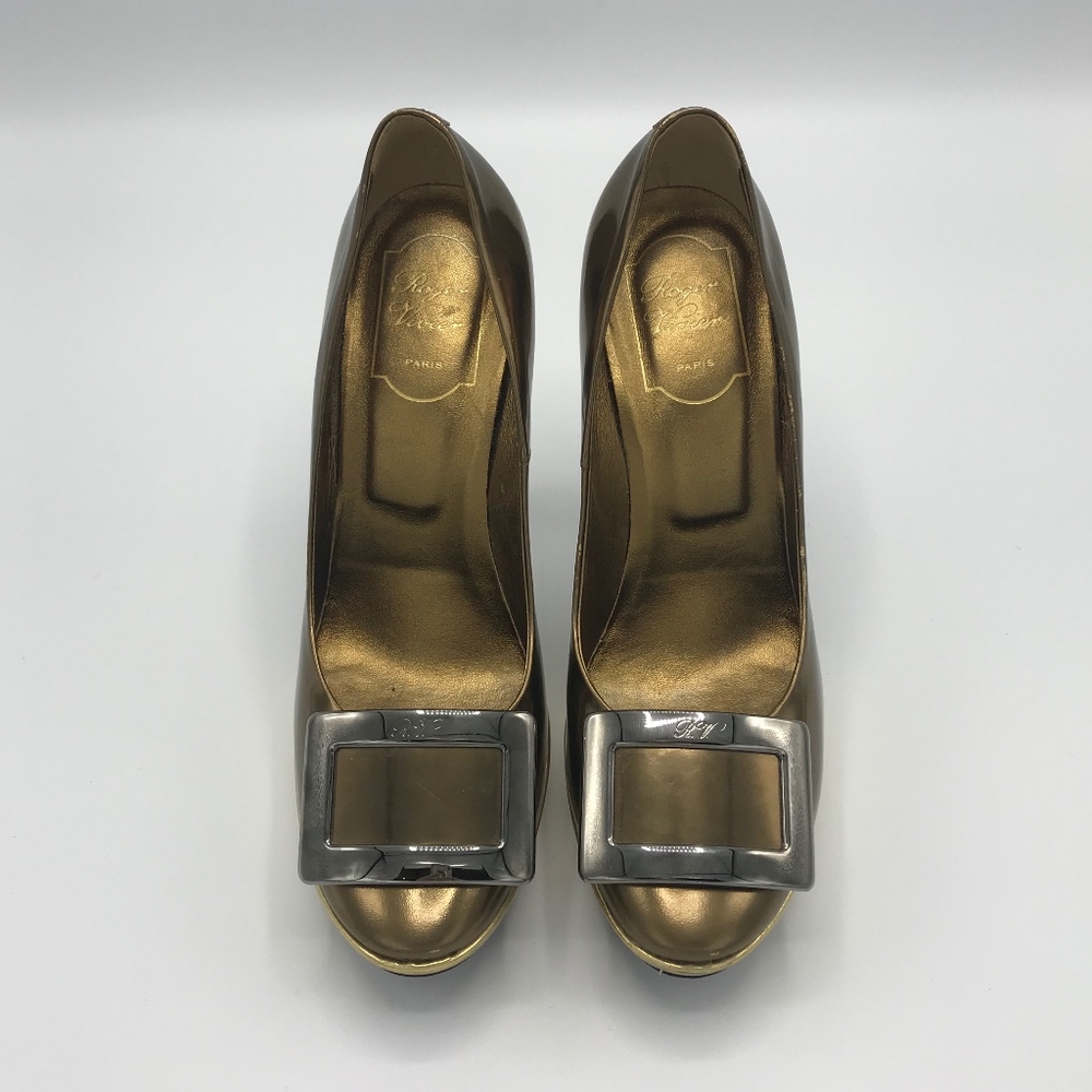 Roger Vivier Gold Metallic Pumps (Retail: $795)